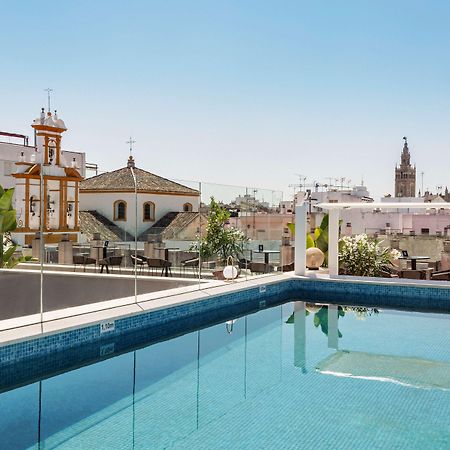 Radisson Collection Hotel, Magdalena Plaza Sevilla Exteriör bild Rooftop pool at Hotel Casa 1800