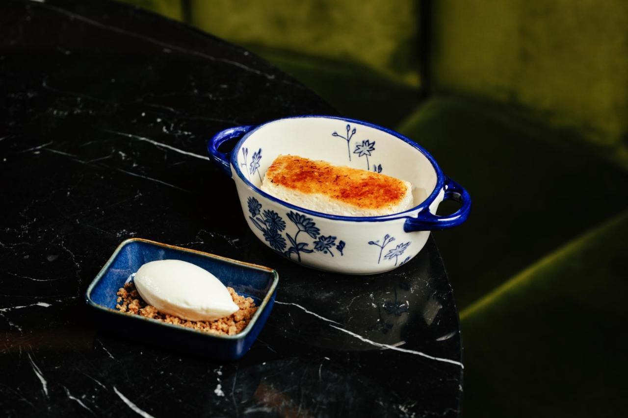 Radisson Collection Hotel, Magdalena Plaza Sevilla Exteriör bild A bowl of halva