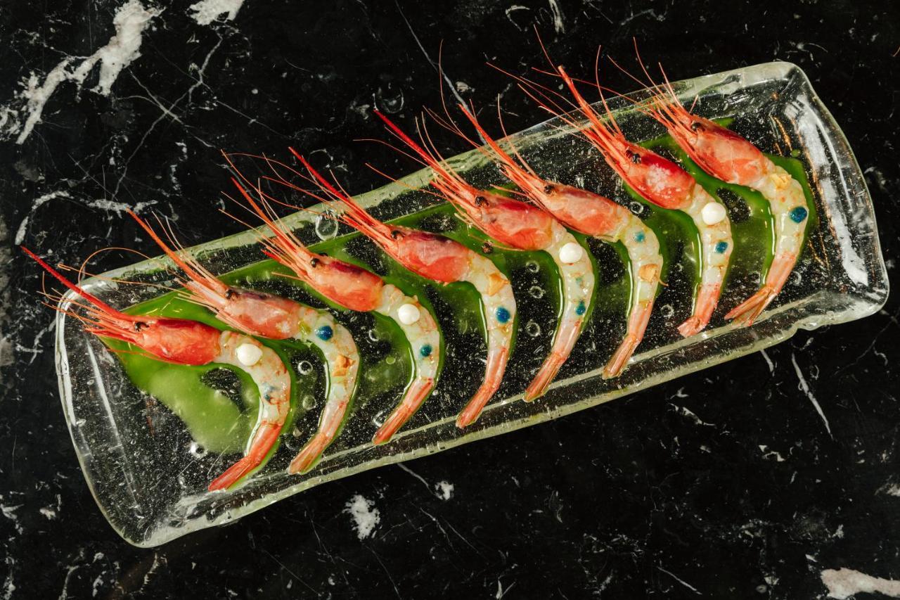 Radisson Collection Hotel, Magdalena Plaza Sevilla Exteriör bild Shrimp sashimi