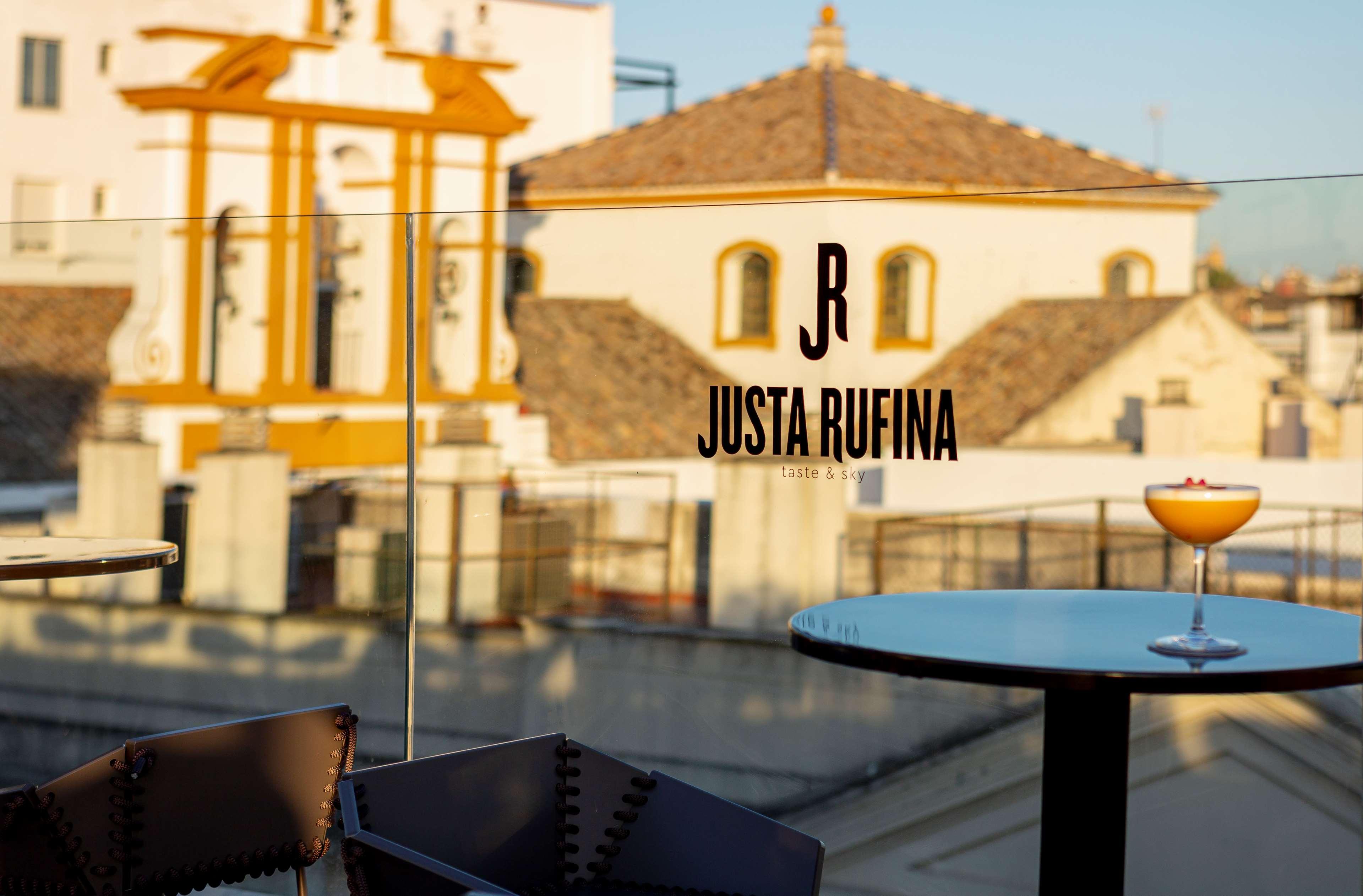 Radisson Collection Hotel, Magdalena Plaza Sevilla Exteriör bild Justa Rufina