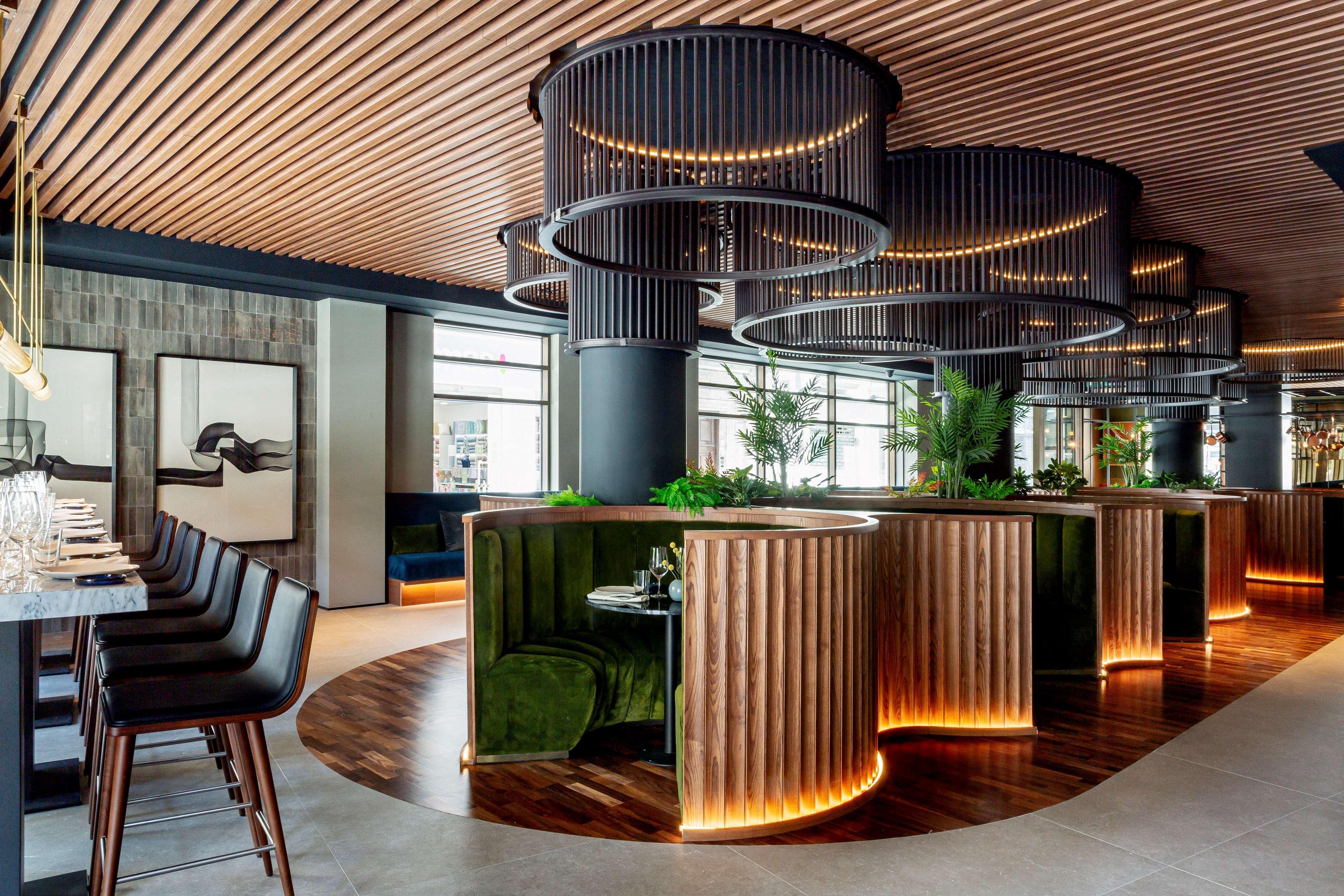 Radisson Collection Hotel, Magdalena Plaza Sevilla Exteriör bild The interior of the lounge