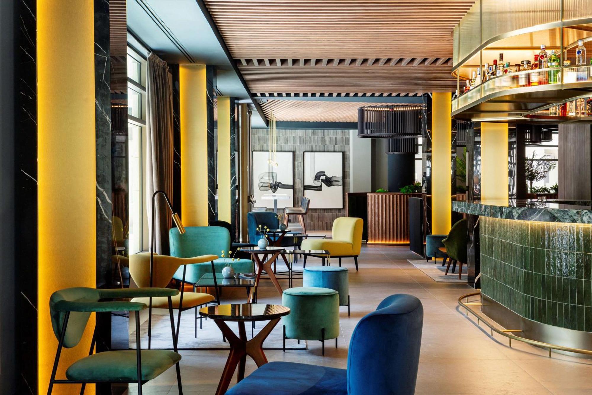 Radisson Collection Hotel, Magdalena Plaza Sevilla Exteriör bild The bar at the hotel