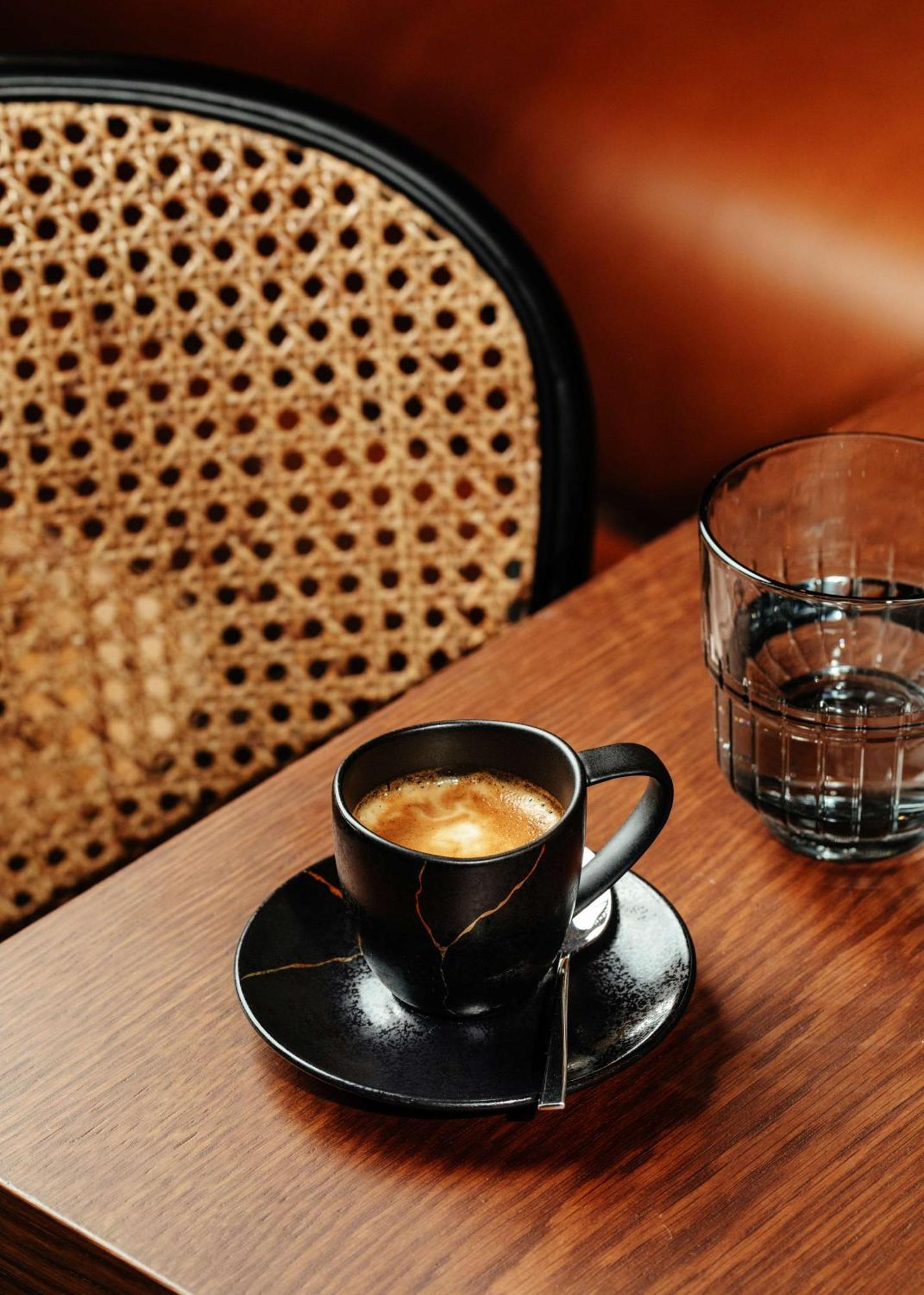 Radisson Collection Hotel, Magdalena Plaza Sevilla Exteriör bild A cup of espresso