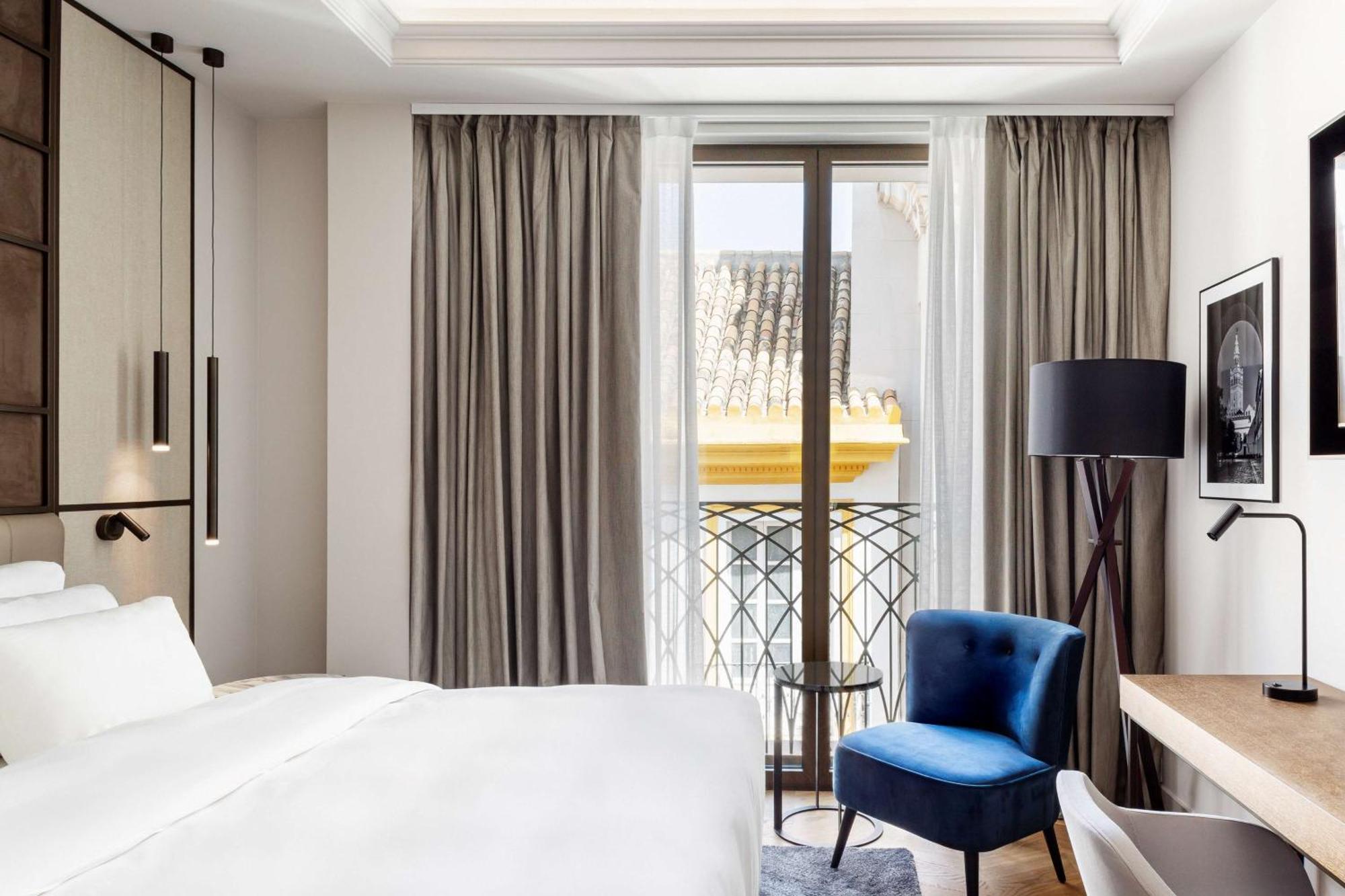 Radisson Collection Hotel, Magdalena Plaza Sevilla Exteriör bild Deluxe room
