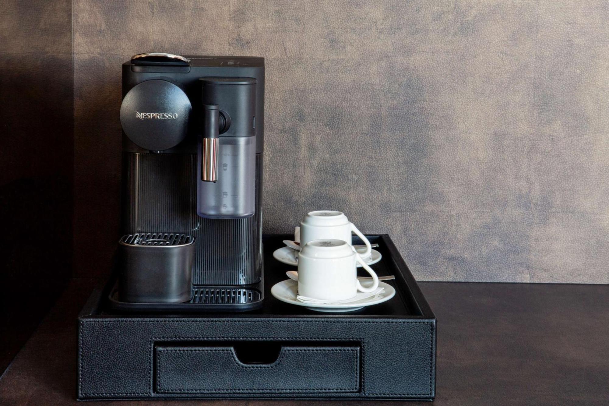 Radisson Collection Hotel, Magdalena Plaza Sevilla Exteriör bild A Nespresso Vertuo Next