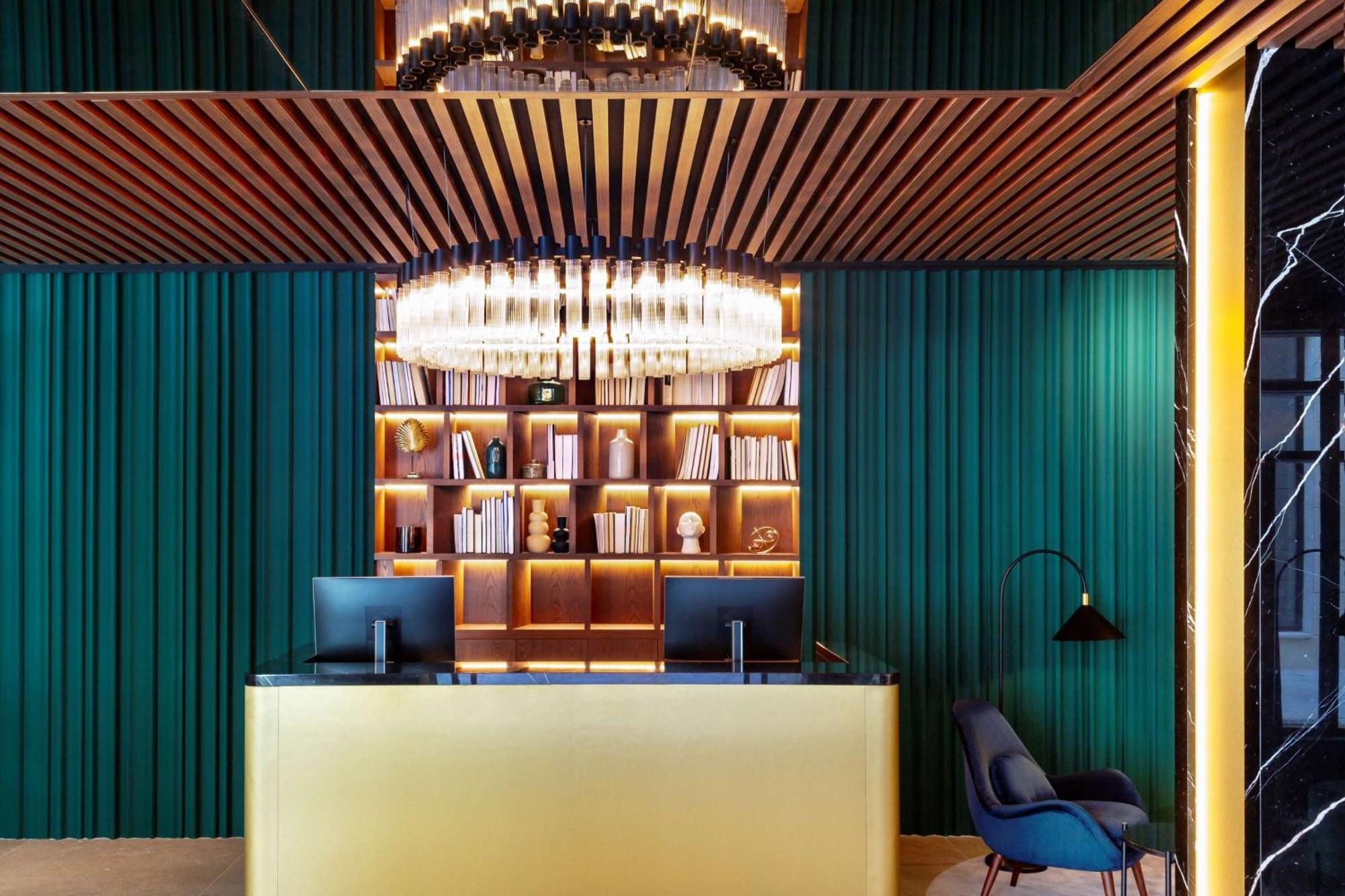 Radisson Collection Hotel, Magdalena Plaza Sevilla Exteriör bild The lobby of the hotel